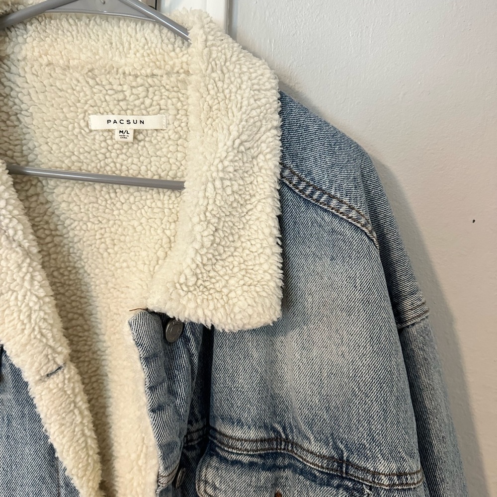 women pacsun denim jacket with fur lining